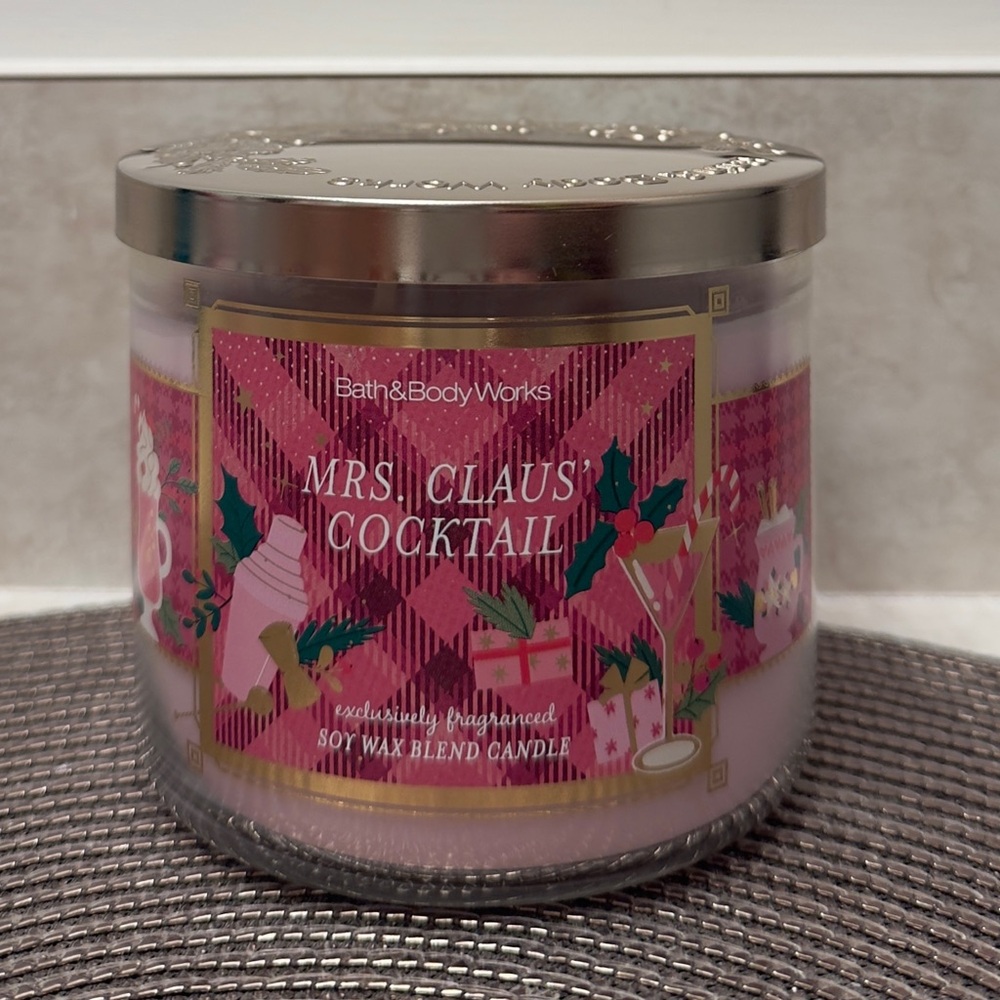 NWT BBW Bath & Body Works Mrs. Claus' Cocktail 3-Wick Candle